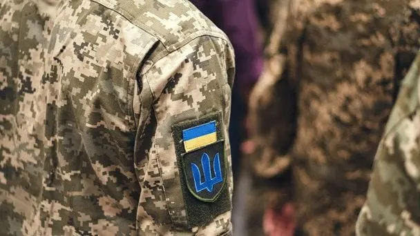Група невідомих напала на відділок ТЦК у Прикарпатті: мобілізовані розбіглися