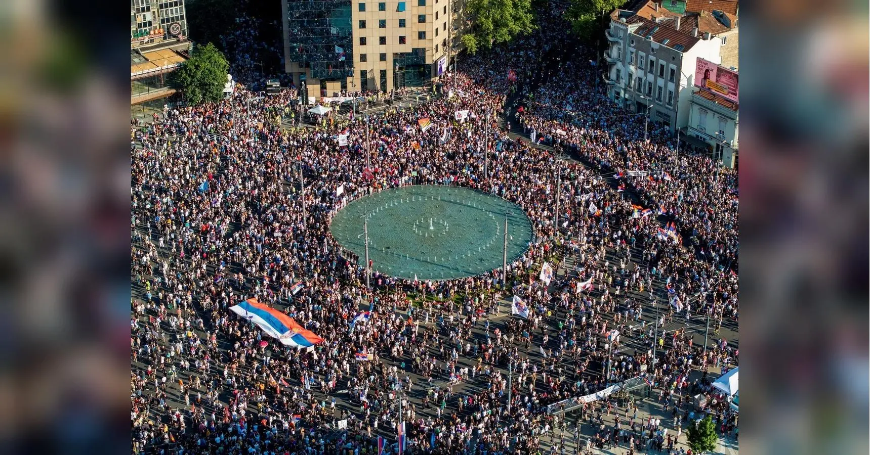 Ми хочемо виборів: у Сербії спалахнули масові протести проти Вучича