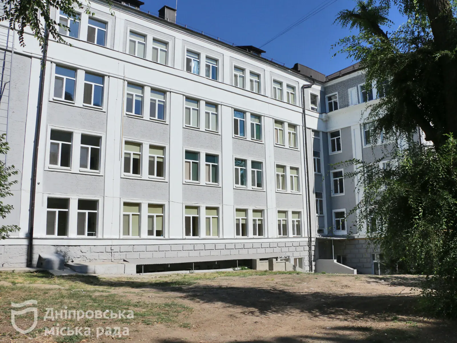 У Дніпрі родинам з Маріуполя передали ключі від соціального житла