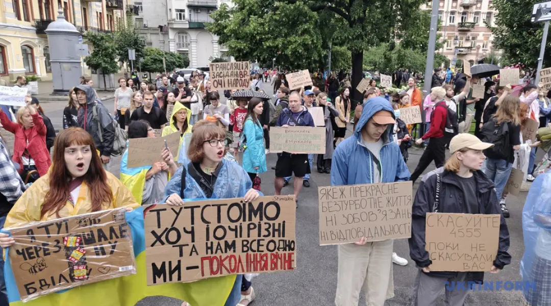 Украинцы снова вышли на протесты относительно закона НАБУ и САП – фото