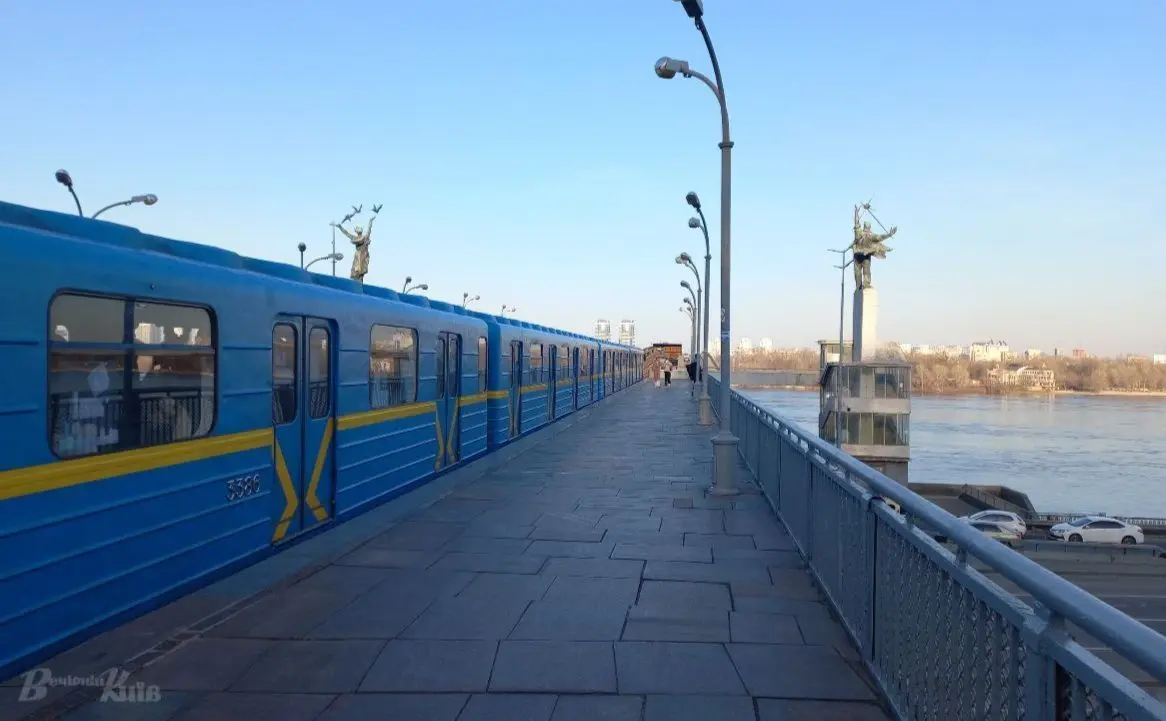 У столиці закрили шість станцій метро: ворожий обстріл пошкодив колії