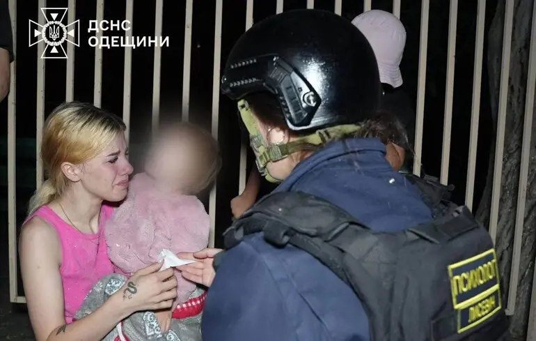Одна загибла та шість поранених: ДСНС показала наслідки дронового удару по Одесі