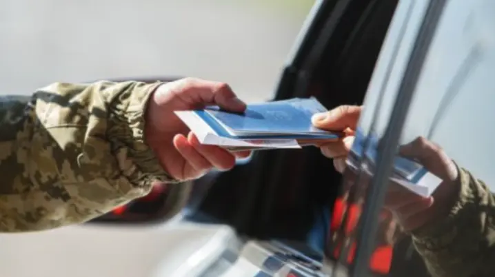 У Тернополі водій наїхав на військових під час перевірки документів
