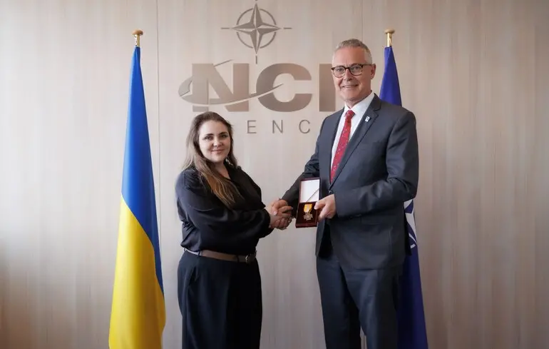 Радіостанції, трекери та послуги: НАТО направило майже 43 млн дол на супутниковий зв’язок для ЗСУ