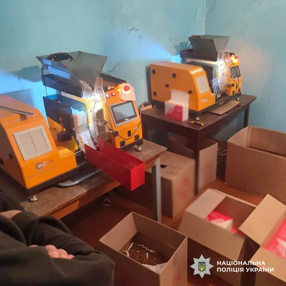 У Харкові оперативники ДВБ Нацполіції заблокували нелегальне виробництво тютюнового фальсифікату