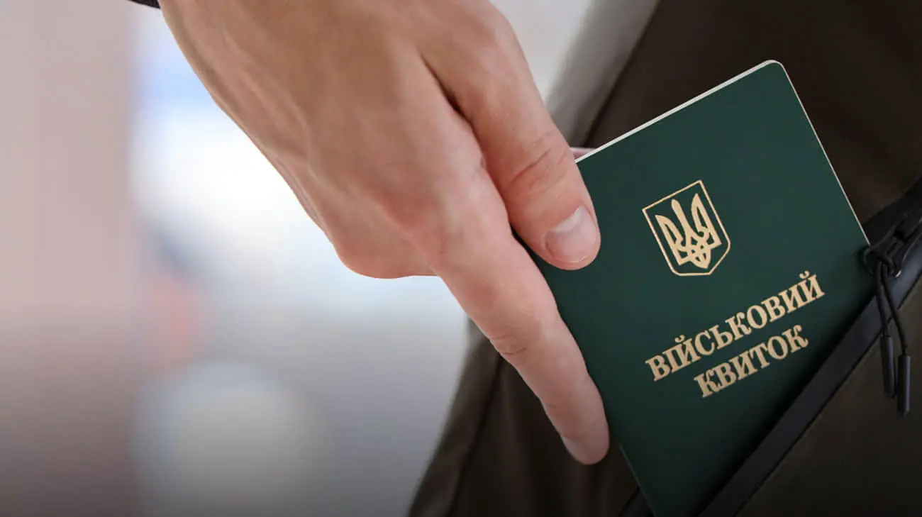 Хотів утекти і випав з 3 поверху – у ТЦК розповіли про травмованого на Харківщині