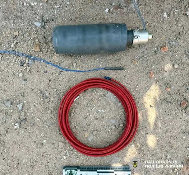 Ходив із фугасним снарядом у пакеті: на Миколаївщині затримали чоловіка з боєприпасом (фото)