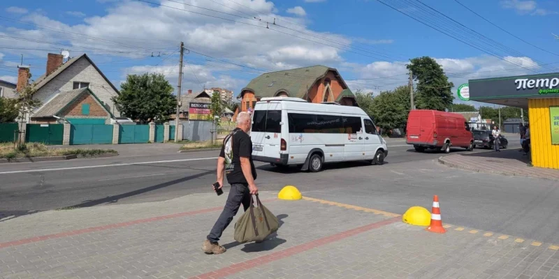Безпечний рух без лівих поворотів: у Вінниці впроваджують нові дорожні рішення