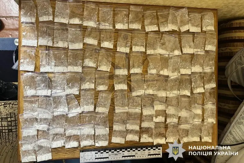 Зберігав 300 доз з амфетаміном: вінницька поліція затримала наркодилера