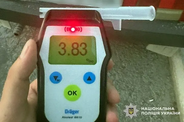 Водій шокував поліцейських вмістом алкоголю у крові: скільки він випив і чому його зупинили