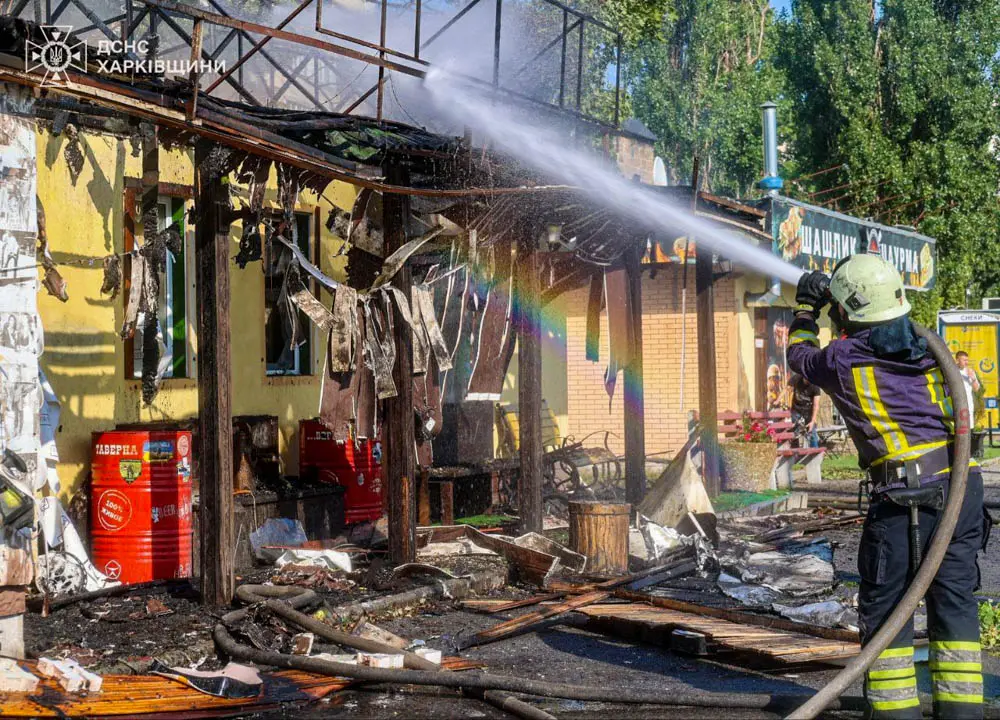 На Олексіївці у Харкові горіло кафе (фото)