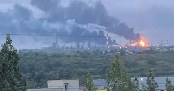 Внаслідок атаки безпілотників на російському НПЗ в Самарській області виникла пожежа