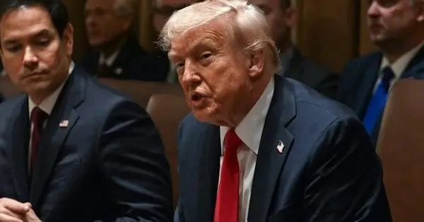 Трамп розкритикував Путіна за небажання припинити війну: "Він грається з вогнем"