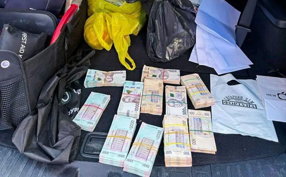 НАБУ та САП викрили корупційну схему на мільйони при закупівлі військової техніки