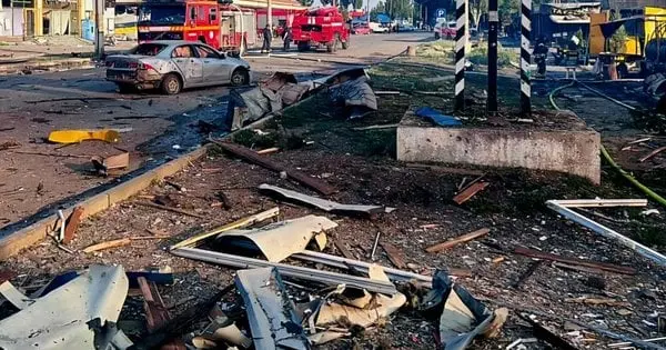 Росіяни вдарили по торговому центру у середмісті Добропілля, одна людина загинула