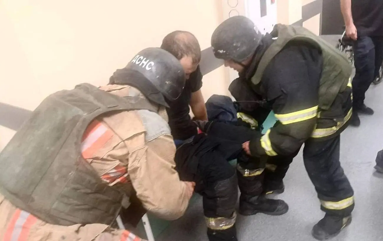 У Нікополі росіяни атакували FPV-дроном рятувальників: їх госпіталізували