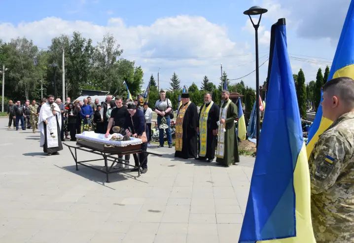 На Буковині попрощалися із прикордонником Олександром Сухарем
