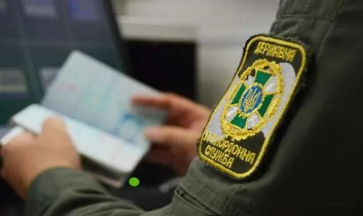 На Буковині чоловіка затримали за спробу дати хабар прикордоннику