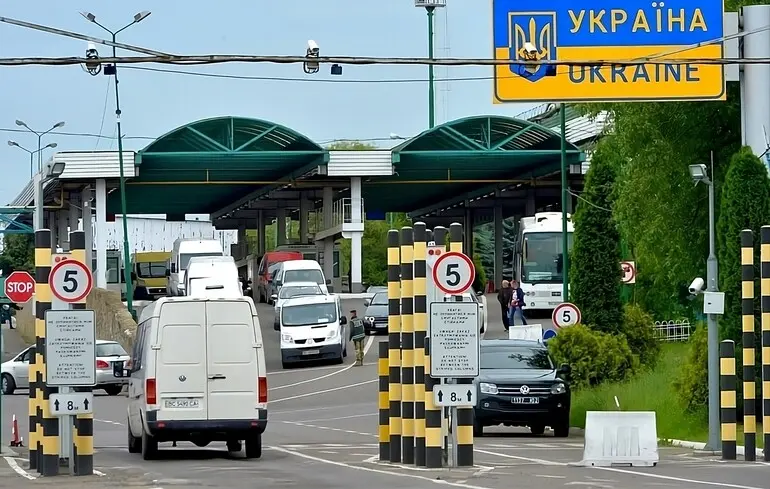 Прикордонники фіксують в'їзд молодих чоловіків 18–22 років в Україну