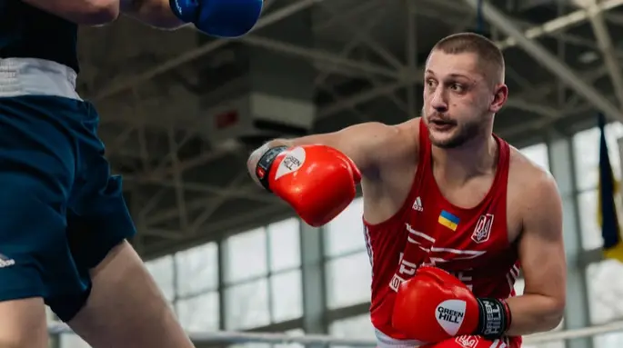 Толмачов зазнав поразки в першому бою на чемпіонаті світу-2025
