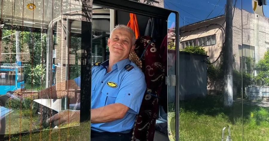 Понад тридцять років Анатолій Борисович возить у Вінниці пасажирів тролейбуса