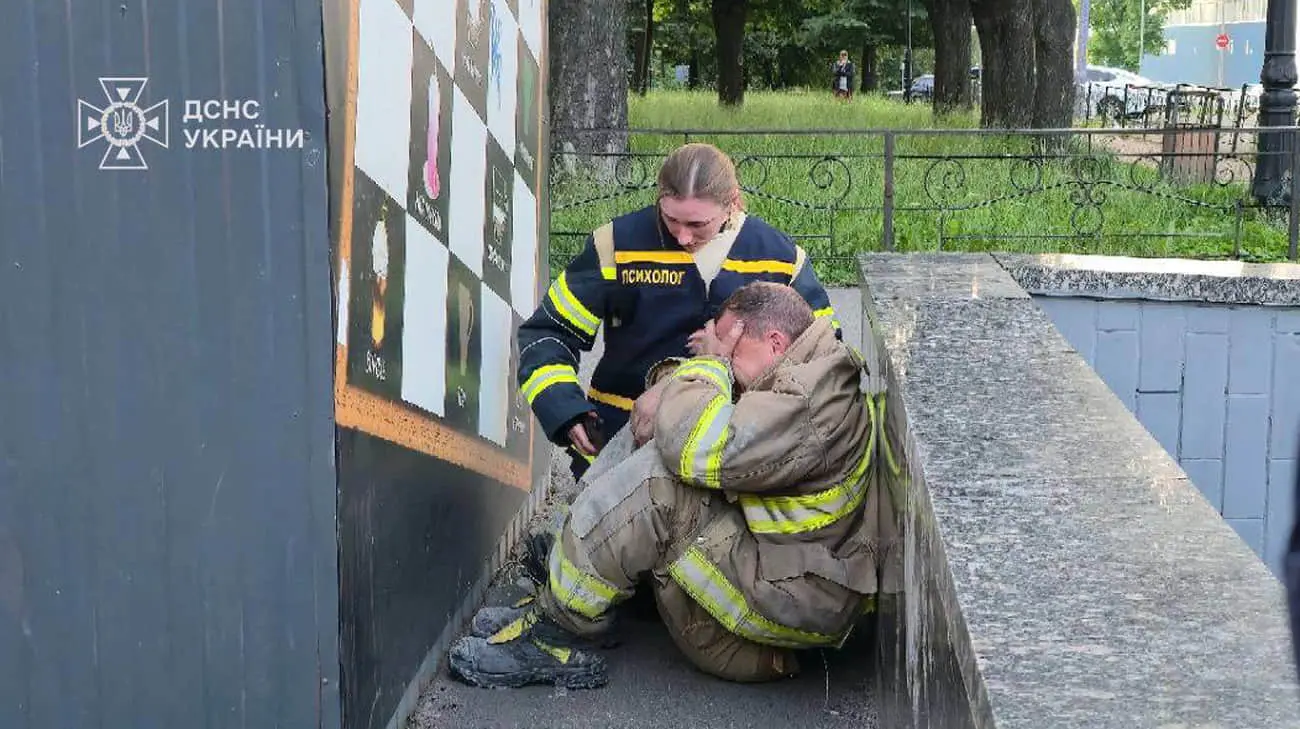 Під час нічного удару по Києву загинули 3 рятувальників – МВС