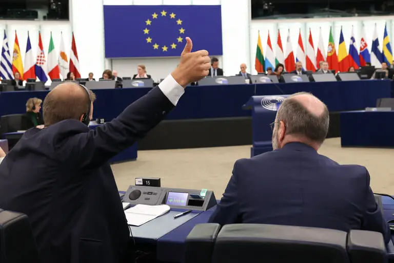 Європарламент закликав ЄС конфіскувати заморожені активи РФ для оборони і відбудови України
