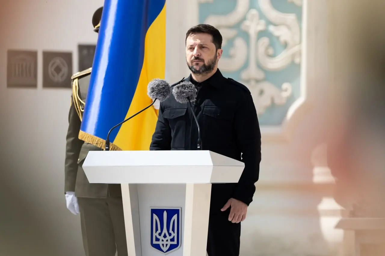 Зеленский поручил Умерову и Сырскому активизировать контакты с США по поставкам оружия