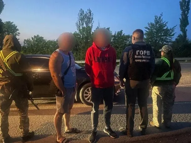 Прикордонники викрили хитромудру схему втечі: чоловік намагався вивезти свого шваґра з країни