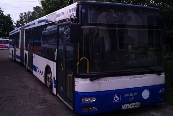 Чернівці отримали ще один автобус-гармошку завдяки благодійникам