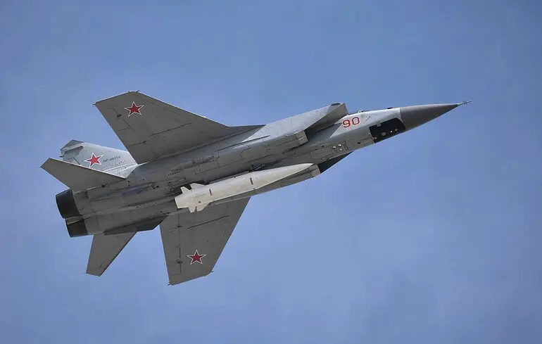 Росіяни підняли в небо МіГ-31К, можлива атака "Кинджалом", швидкісні цілі летять на Київ та в інші регіони