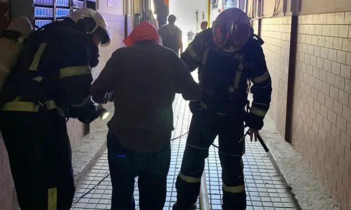 Вогнеборці врятували чоловіка на пожежі у Чернівцях