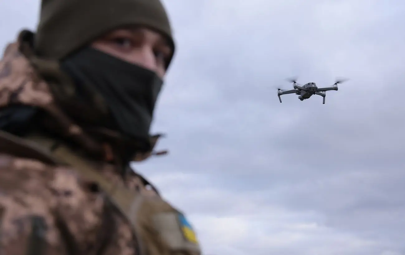 Ювелірна робота з неба: українські FPV-дрони знищили позиції РФ і склад пального (відео)