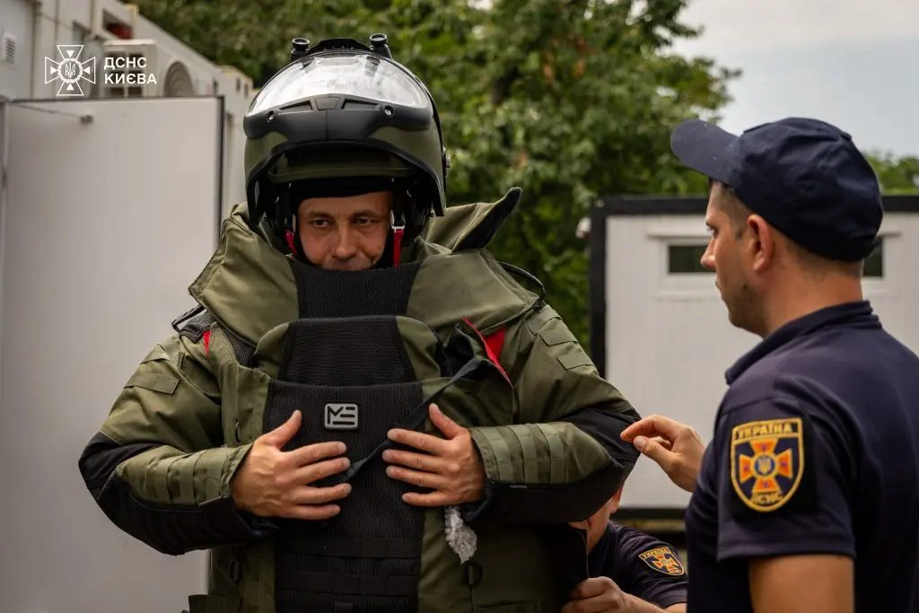 У Києві розпочав роботу новий піротехнічний підрозділ ДСНС (фото, відео)