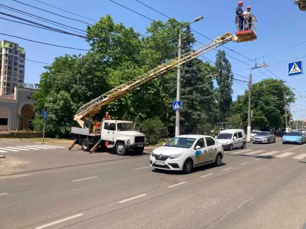 В Одесі на шляху до Аркадії встановлюють новий світлофор