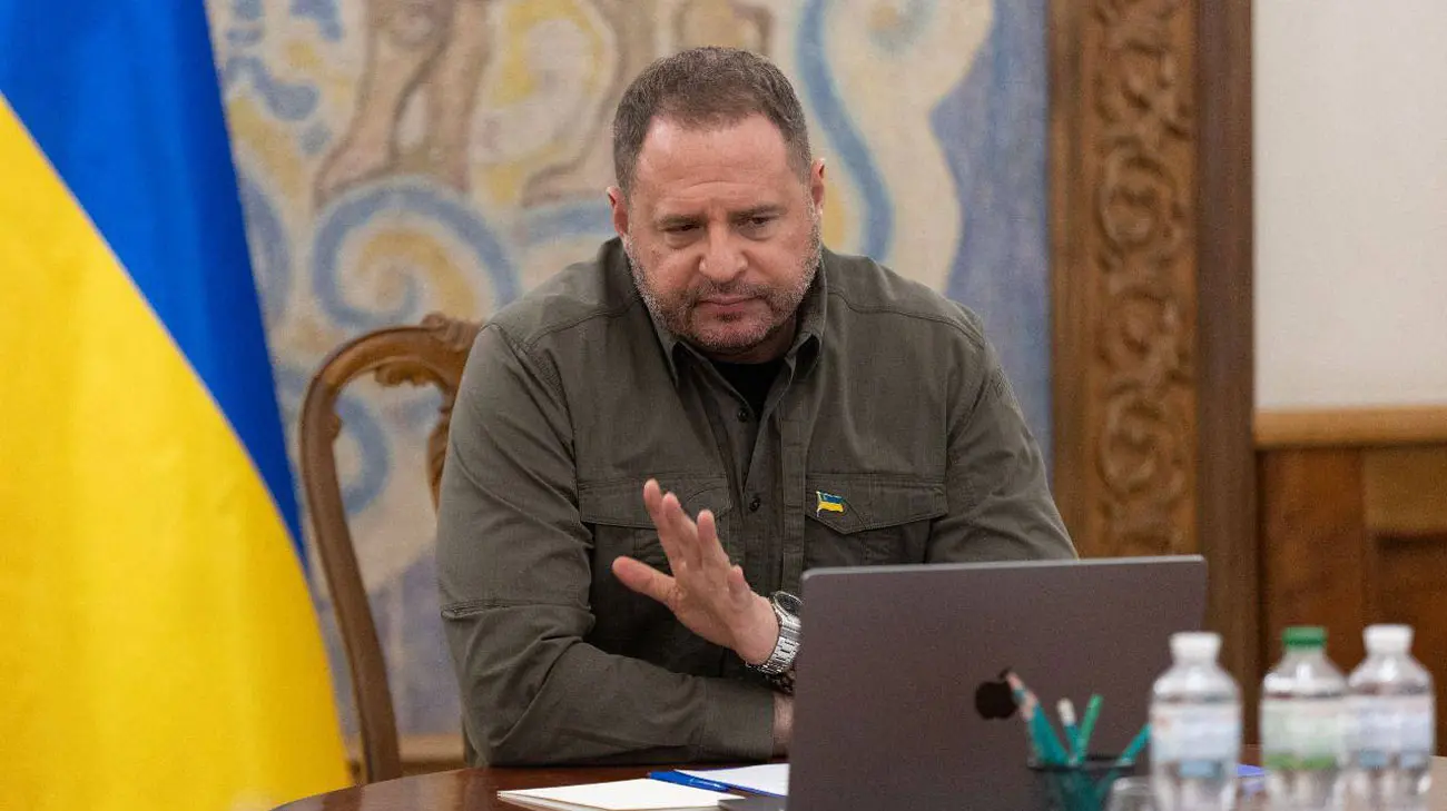 Рішення тримати оборону Бахмута так довго міг приймати Єрмак – FT