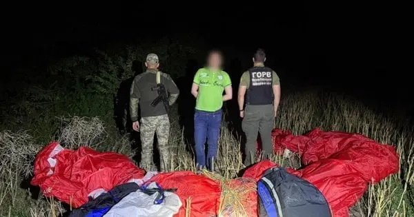 Чоловік намагався потрапити до Молдови на параплані у Вінницькій