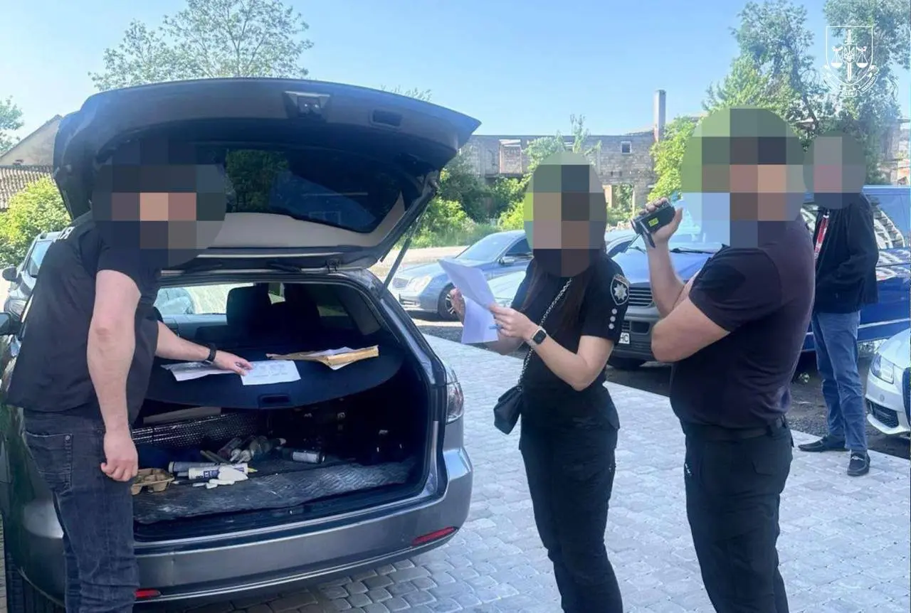 Операция "Опекун". Полиция обнаружила сотню фейковых справок для отсрочки от армии
