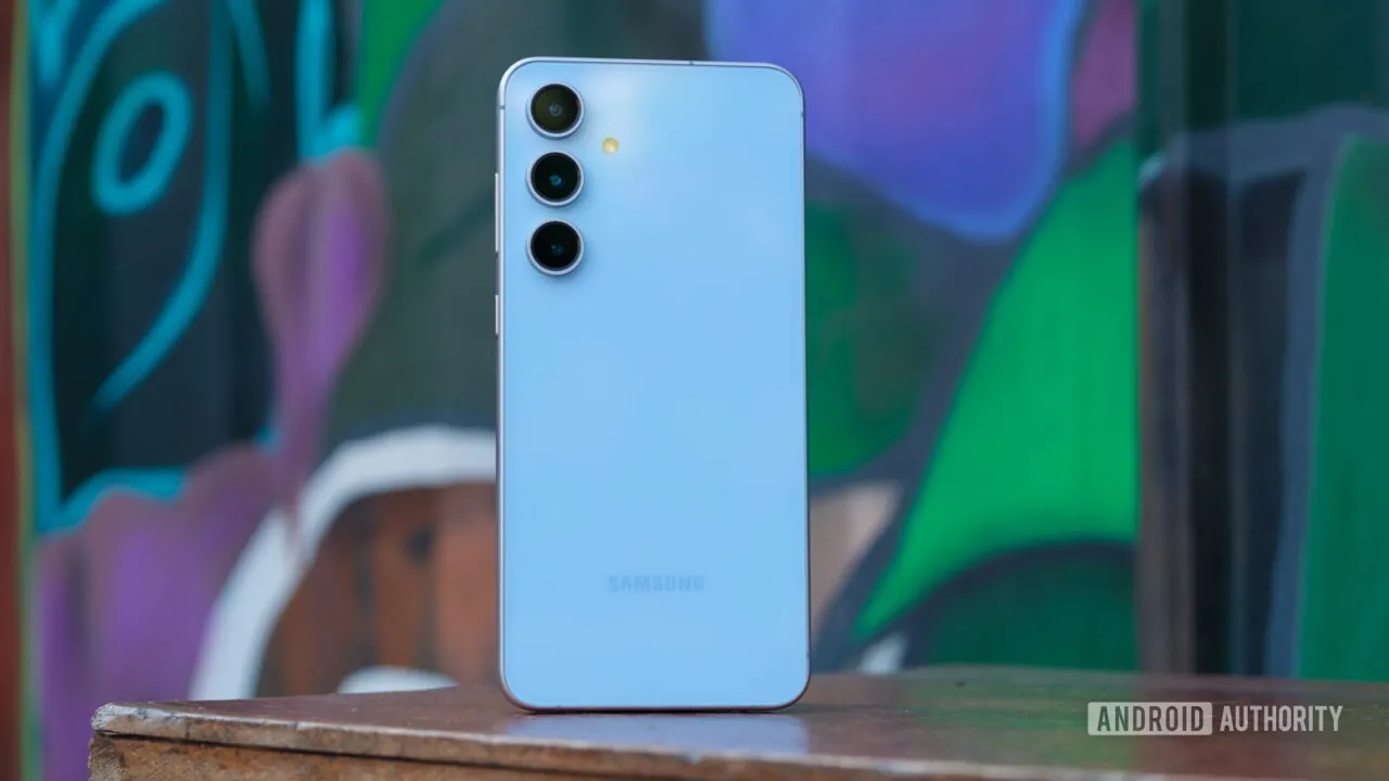 Samsung Galaxy S25 FE можуть представити вже 19 вересня