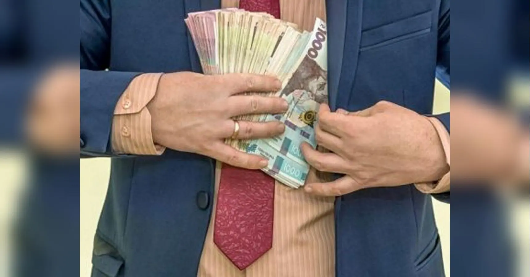 Зарплата менше мільйона гривень на рік: у ВР хочуть обмежити зарплати чиновників