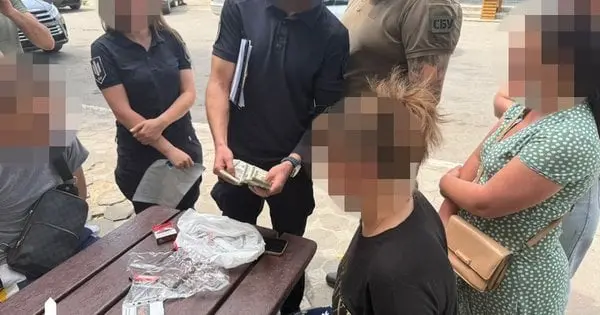 На Одещині ДБР викрило правоохоронця, який разом з матір'ю переправляв ухилянтів до Молдови