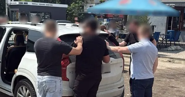У Львові затримали родича бійця під час передачі 4500 доларів заступнику командира частини