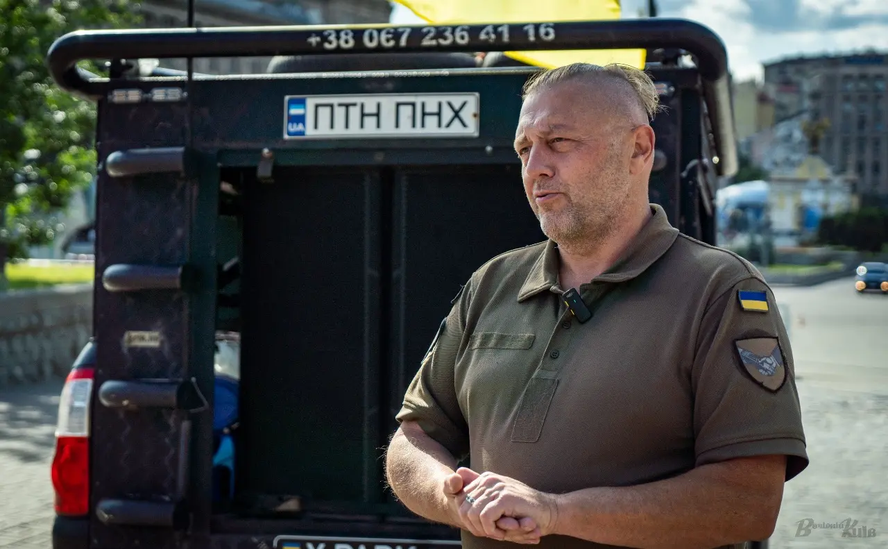 Голос, який зупиняє Київ: як волонтер Микола Ковтуненко створює нову традицію вшанування Героїв