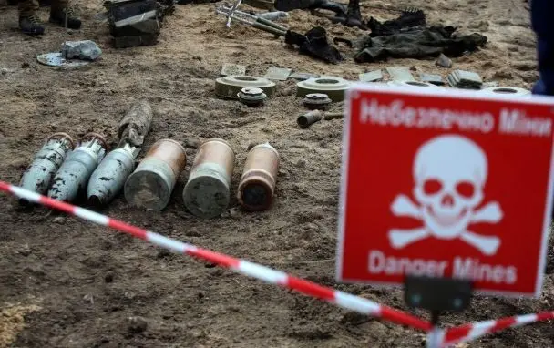 Суцільне мінне поле: скільки територій України забруднено мінами та нерозірваними снарядами