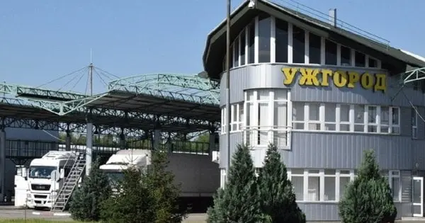 На Закарпатті суд оштрафував працівницю митниці за хабарництво