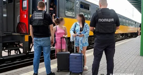 Поліція затримала 23-річну закарпатку під час відправки двох українок в ЄС для проституції