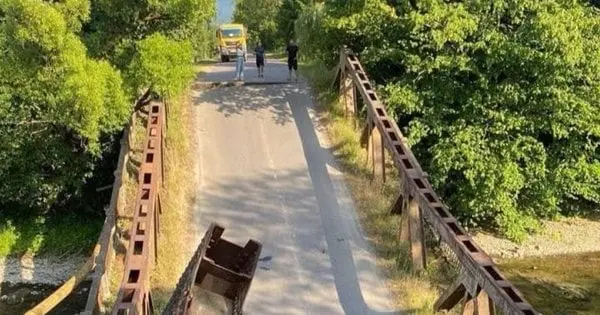 На Закарпатті внаслідок обвалу мосту без сполучення залишилися вісім сіл
