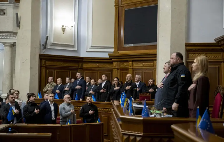У Раду збираються внести законопроєкт про відповідальність медіа за співучасть у шахрайстві 