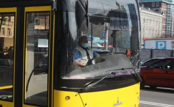 Через ворожий обстріл у Києві змінили деякі маршрути