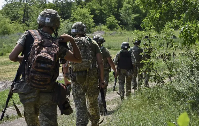 Сирський заявив, що ЗСУ не будуть залишатися в "глухій" обороні